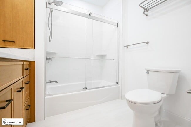 Building Photo - 81 1st Pl