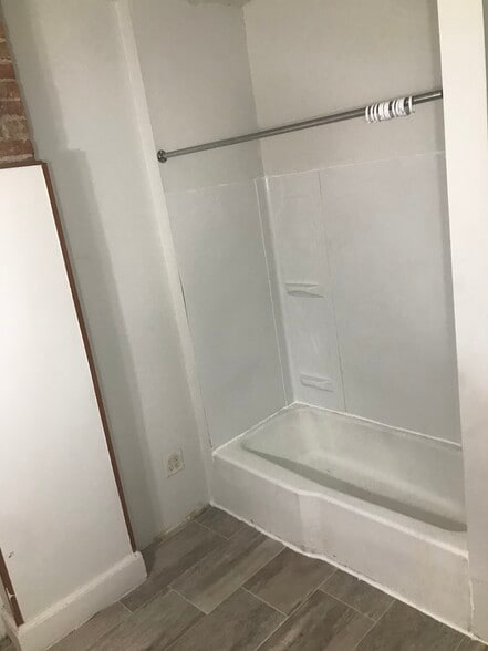 Building Photo - 4 Truesdell St