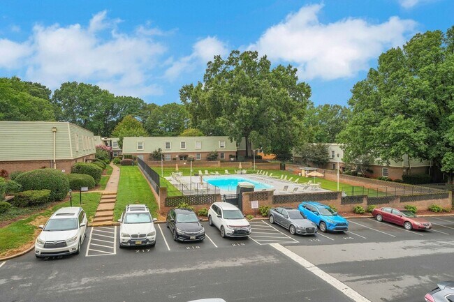 Building Photo - Charming 3BR Condo in Charlotte