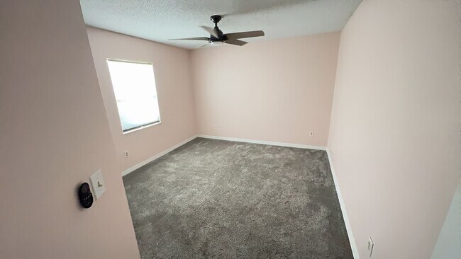 Building Photo - For Rent: A dazzling 5-bedroom, 3-bathroom...