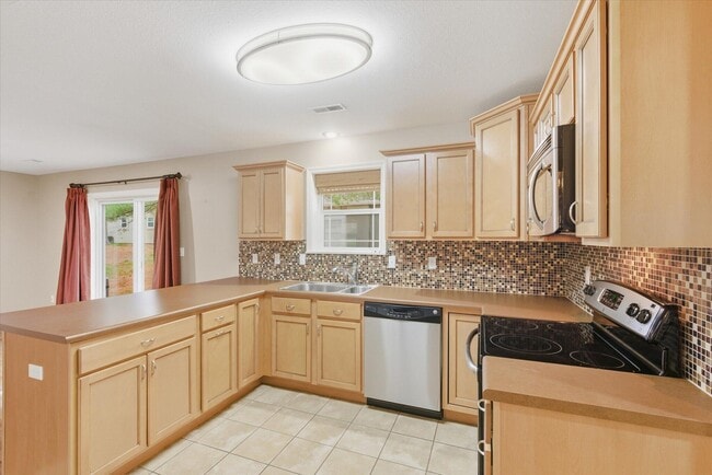 Building Photo - 420 N Village Cir