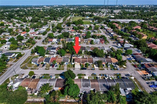 Building Photo - 5461 SW 38th Ct