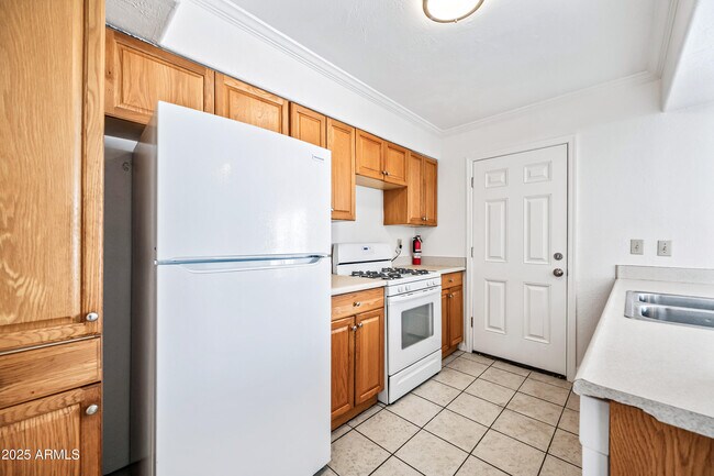 Building Photo - 2208 N 47th Ln