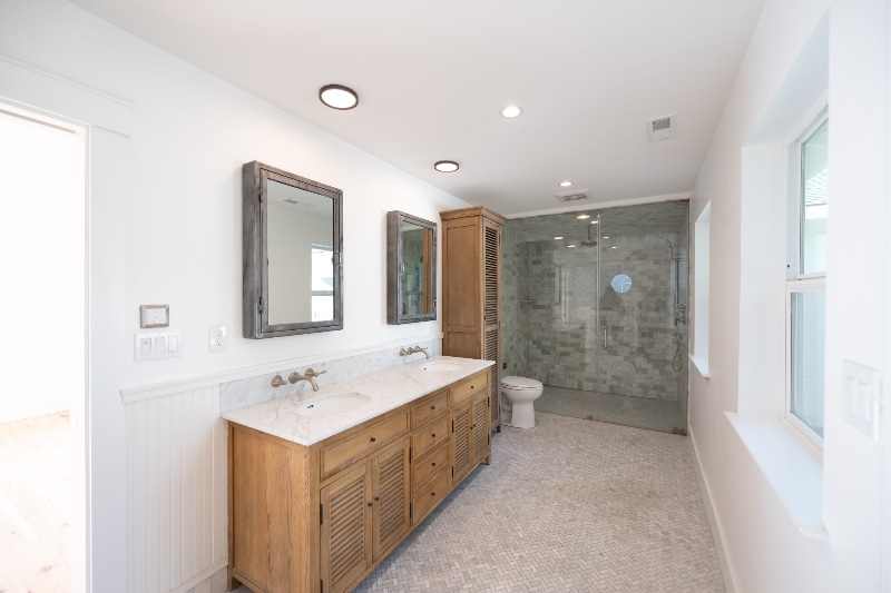 Building Photo - 421 Kahrs Ave