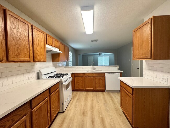 Building Photo - 18714 Desert Marigold Dr