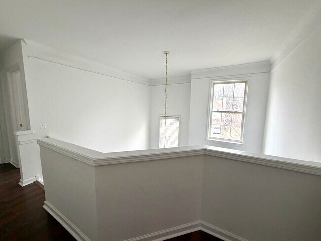 Building Photo - 6229 Bells Mill Dr