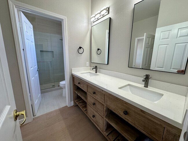 Building Photo - Charming & Fully Updated Home in Desirable Santa Clara
