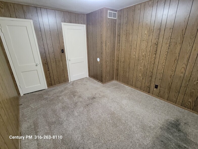 Building Photo - 1822 S Bonn Ave