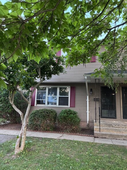 Building Photo - 647 Sunflower Dr