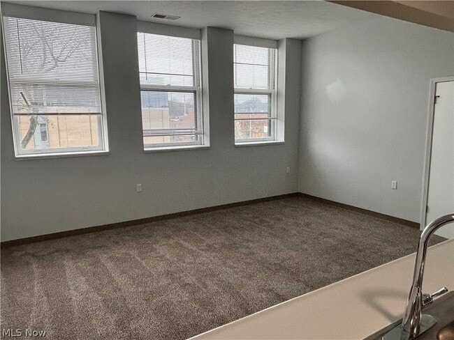 Building Photo - 59 Lincoln Way E