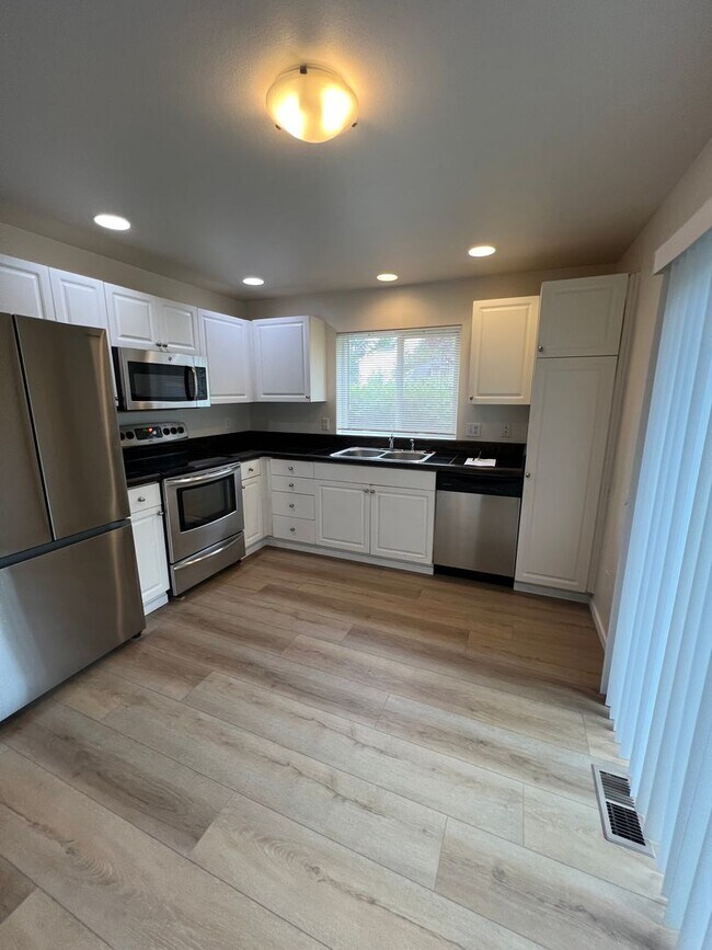 Building Photo - Corner lot home Maple Valley!