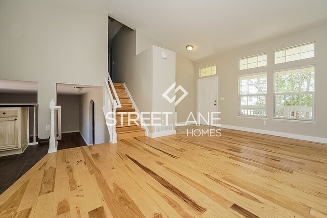 Building Photo - REDUCED!