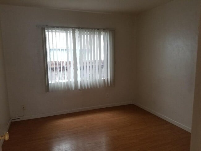 Building Photo - 4432 Utah St