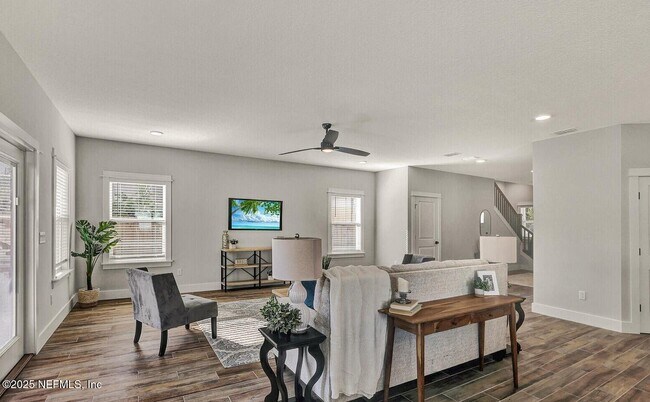 Building Photo - 1328 6th Ave N