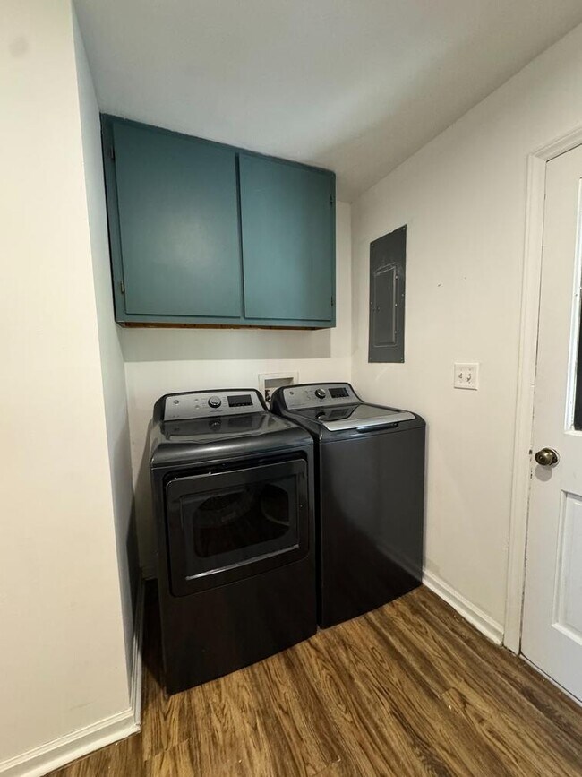 Building Photo - 1422 Old Peachland Rd