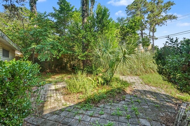 Building Photo - 18 Silverstone Cir