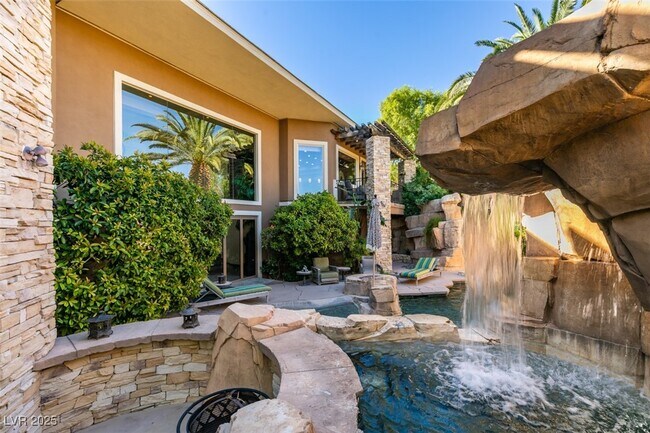 Building Photo - 549 Regents Gate Dr