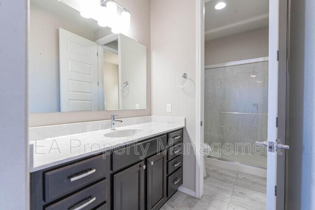 Building Photo - 827 Mesa Roja Trail NE