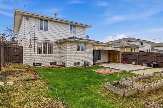 Building Photo - 4 Villa Moraine Dr