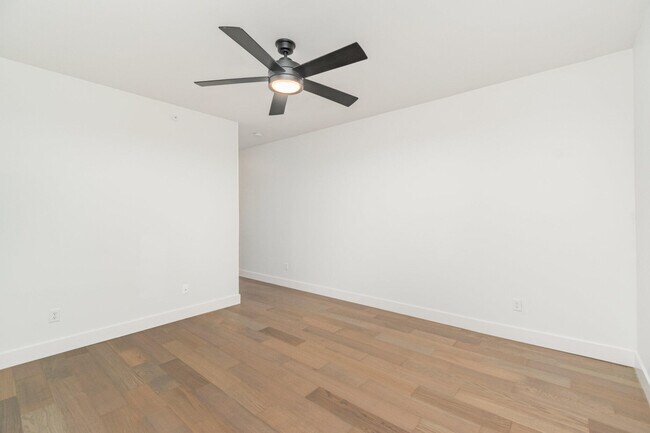 Building Photo - 617 Manhattan Blvd