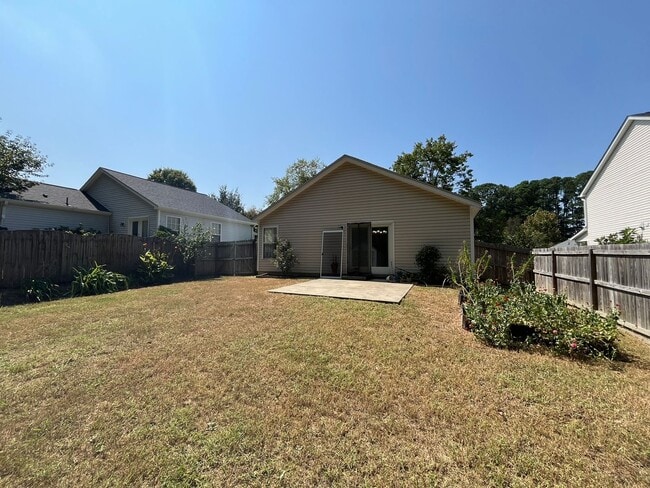 Building Photo - Classic 3BD, 2BA Apex Home in a Prime Location with a Fully Fenced Yard