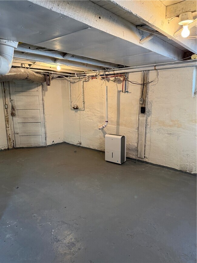 Building Photo - 459 Brainard Pl