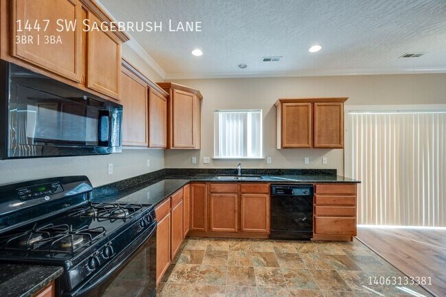 Building Photo - 1447 SW Sagebrush Ln