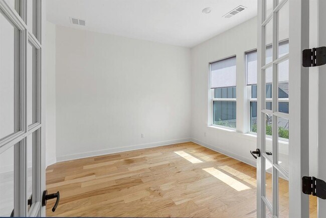 Building Photo - 151 Starfire Dr