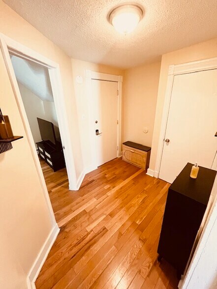 Building Photo - 117 Lloyd St