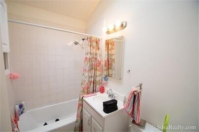 Building Photo - BEAUTIFUL WOOD FLOORS IN THIS- 5 BED 2 BATHROOM- Includes maid service