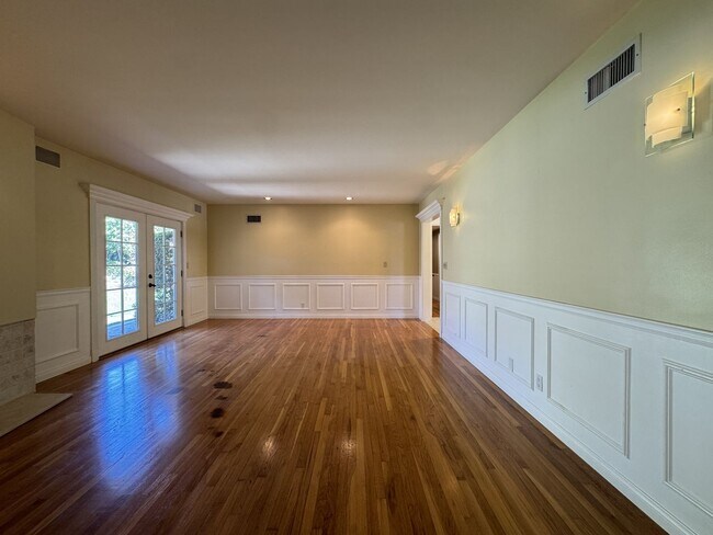 Building Photo - 1232 Longview Dr