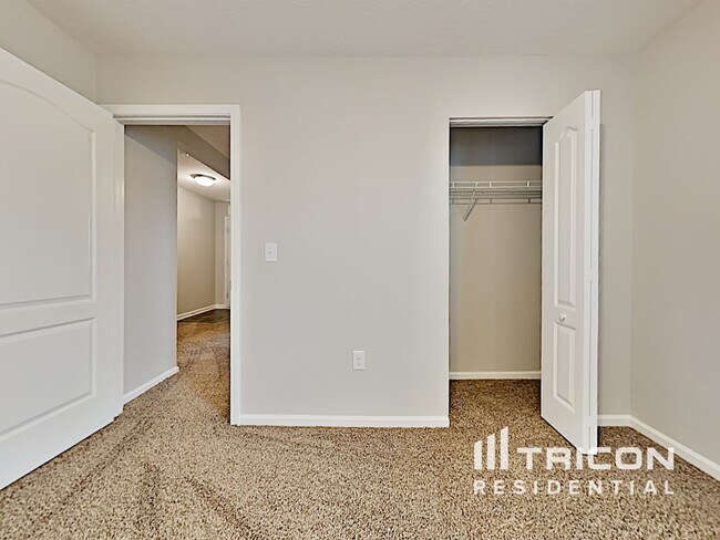 Building Photo - 2210 Pebble Point Dr