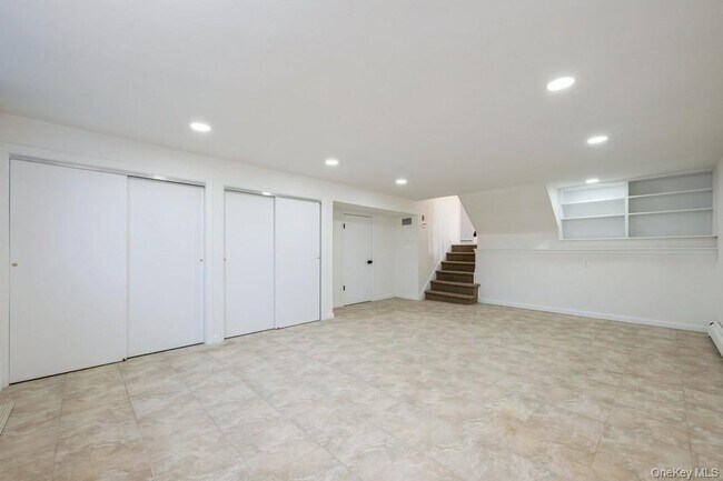 Building Photo - 482 Harbor Dr