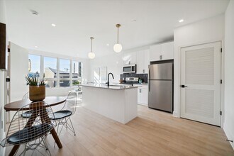 Building Photo - The Cecil