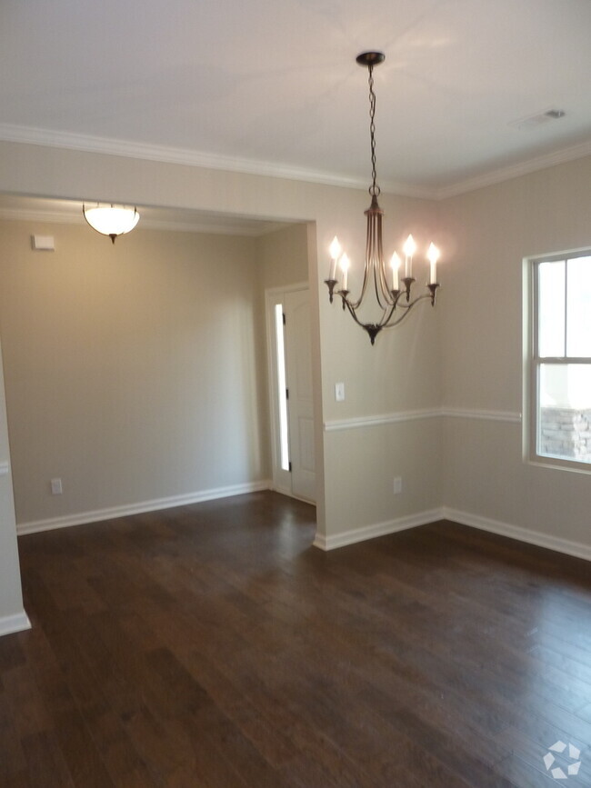 Building Photo - Inviting 4BR Ranch with Bonus Room in a Sw...