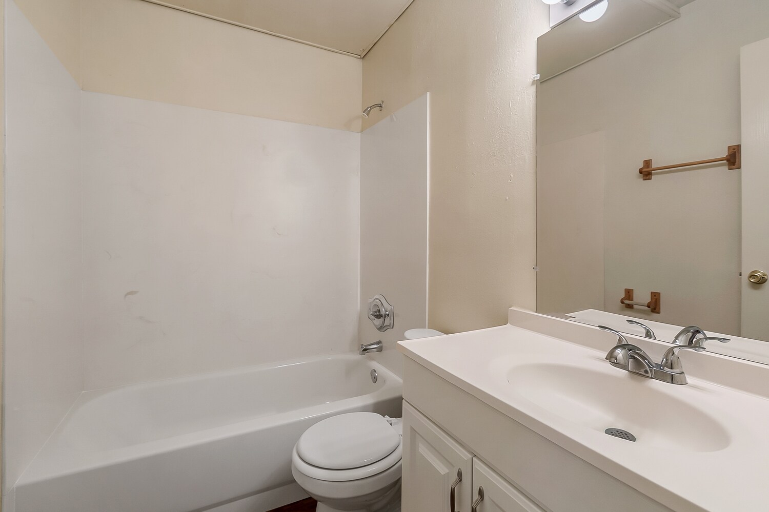 Building Photo - 4112 Hessmer Ave