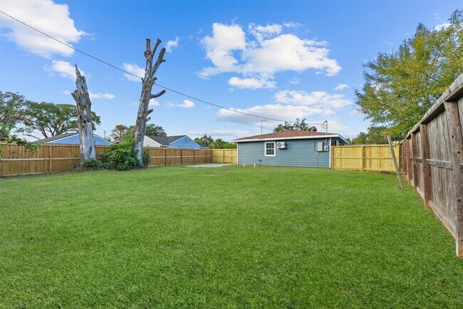 Building Photo - 5406 Firefly St