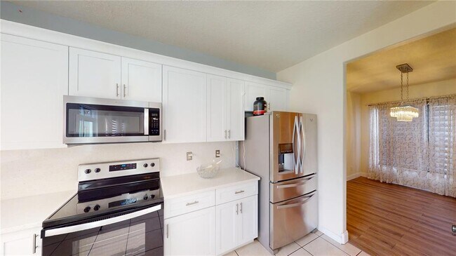 Building Photo - 3044 Camino Real Dr S
