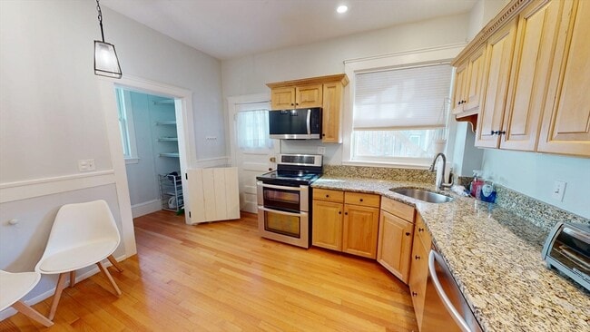 Building Photo - 42 Englewood Ave