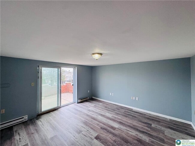 Building Photo - 402 S Bradford St