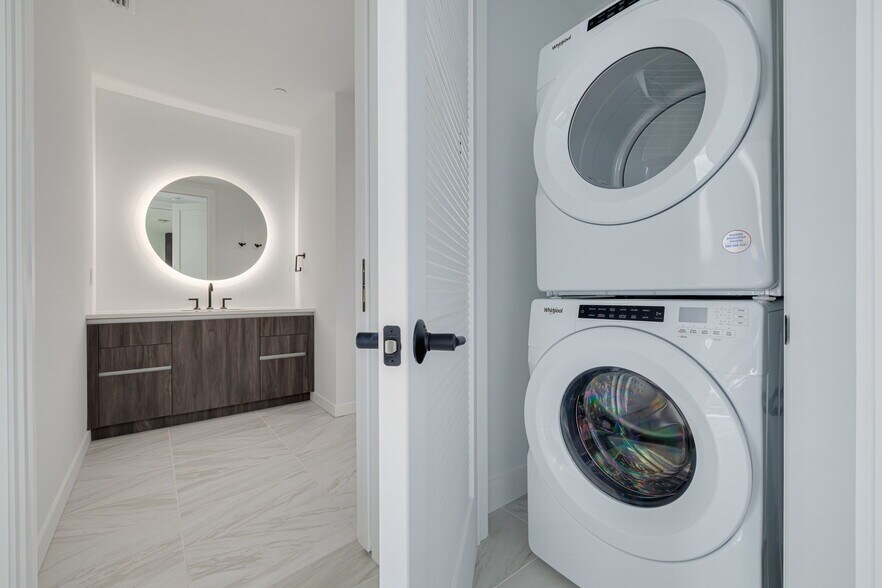 Building Photo - 777 3rd Ave N