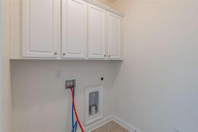 Building Photo - 829 Adler Ct