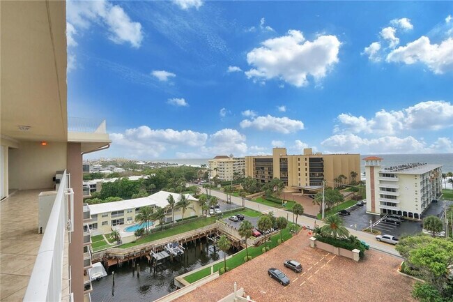 Building Photo - 1160 Hillsboro Mile