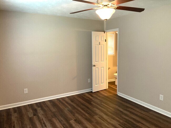 Building Photo - Charming 3 bed, 3 bath Home in Prime Augusta Location