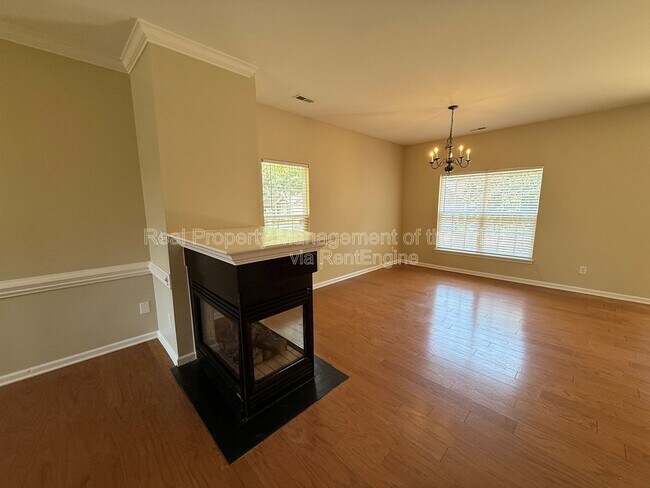 Building Photo - 3930 Fountain Village Cir