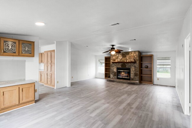 Building Photo - 571 Lindsey Dr