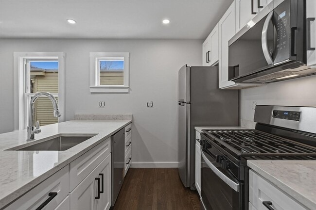 Building Photo - 18 Ronan St