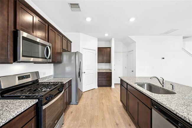 Building Photo - 412 Brody Ln