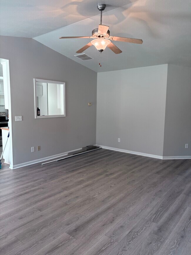 Building Photo - 1040 Tia Dr