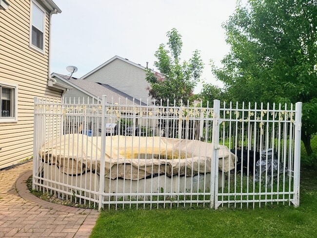 Building Photo - 719 Radnor Dr